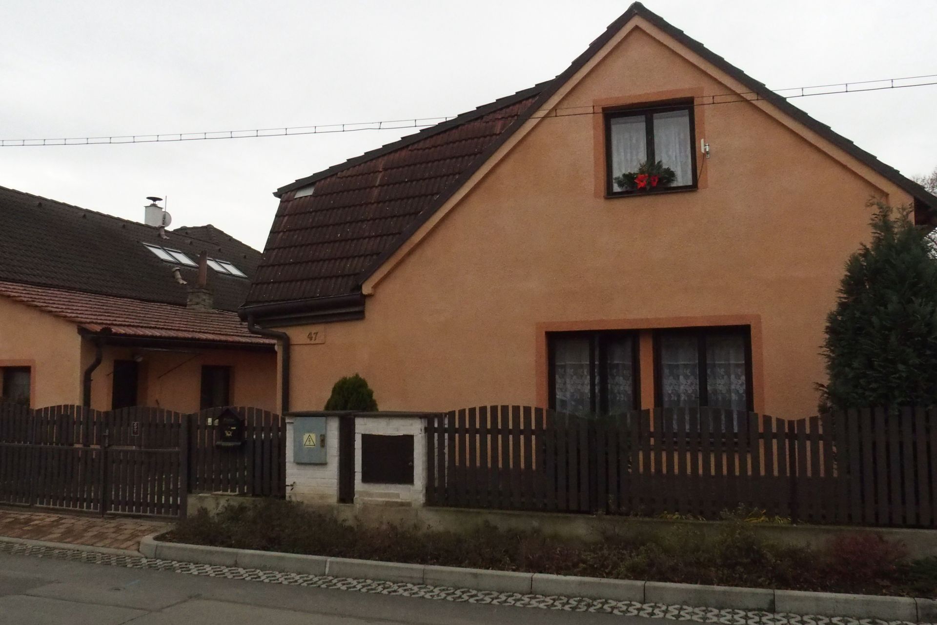Prodej dvougeneračního rodinného domu 5+2, v obci Všestudy