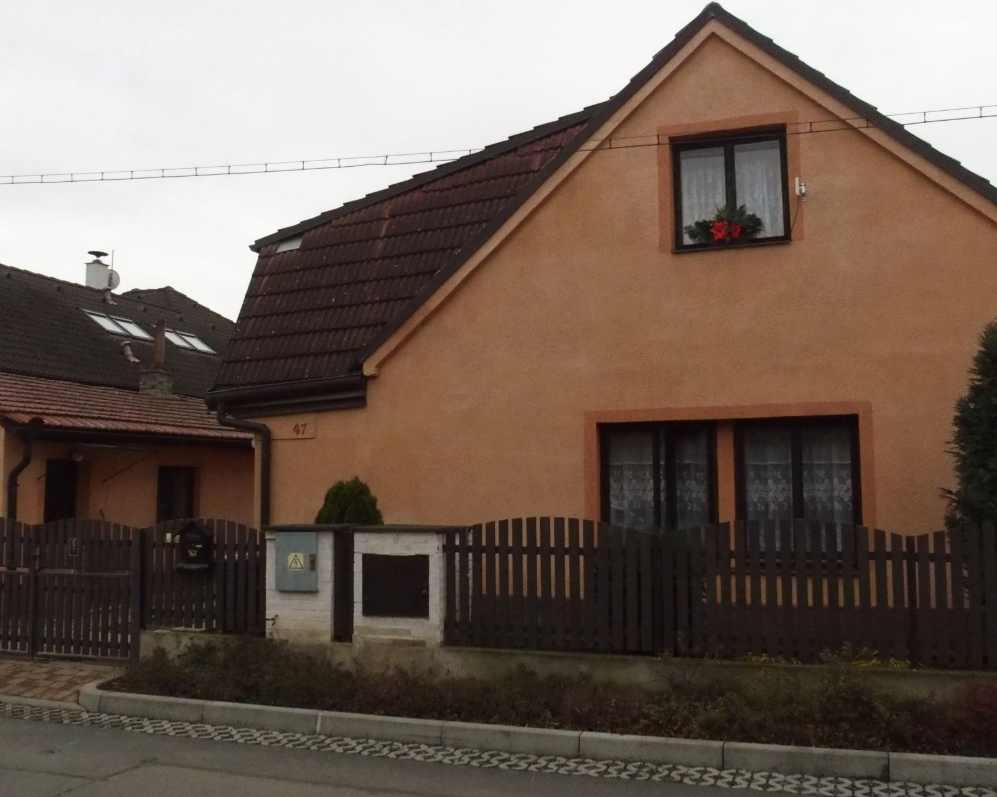 Prodej dvougeneračního rodinného domu 5+2, v obci Všestudy
