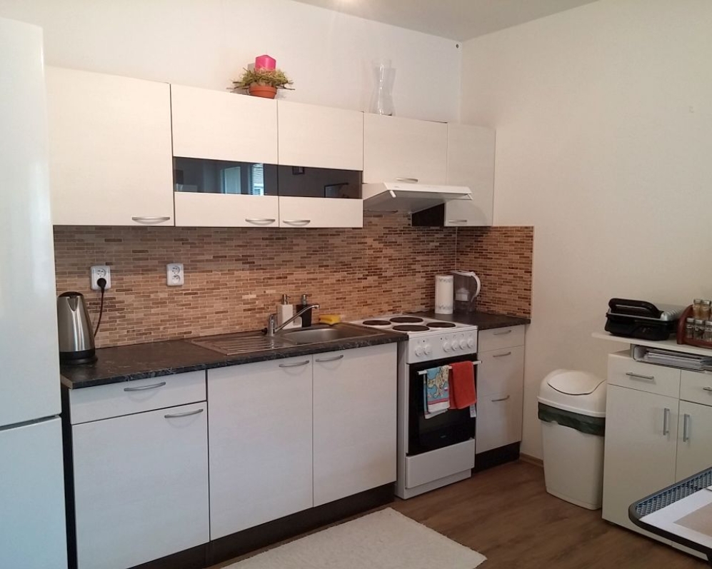 Pronájem bytu 2+kk/zahrádka, OV, 56 m2, Odolená Voda